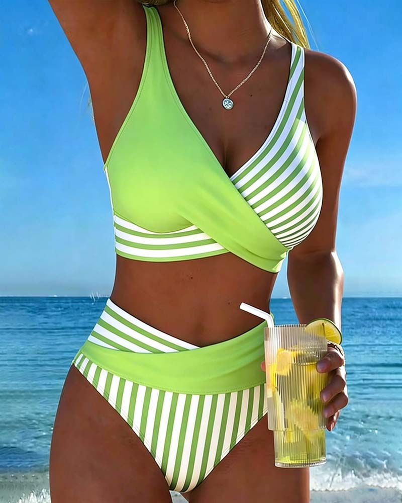 Alina | Bikini mit gekreuztem Streifendruck