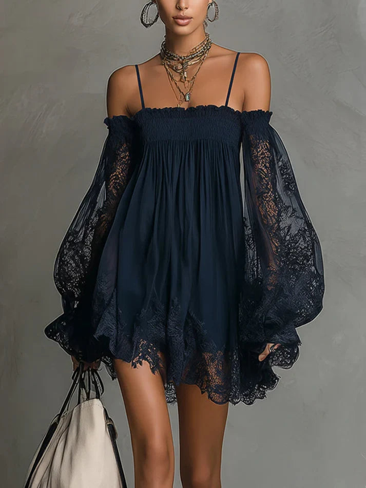 Kurzes Chiffonkleid mit Off-Shoulder-Ausschnitt, Spitzenbesatz und durchsichtigen Ärmeln